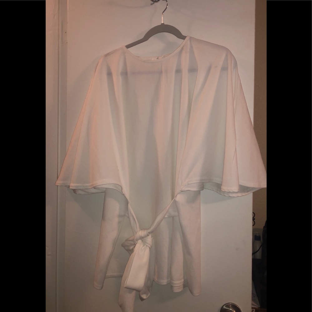 BATWING SLEEVE TOP - Picture 2 of 3